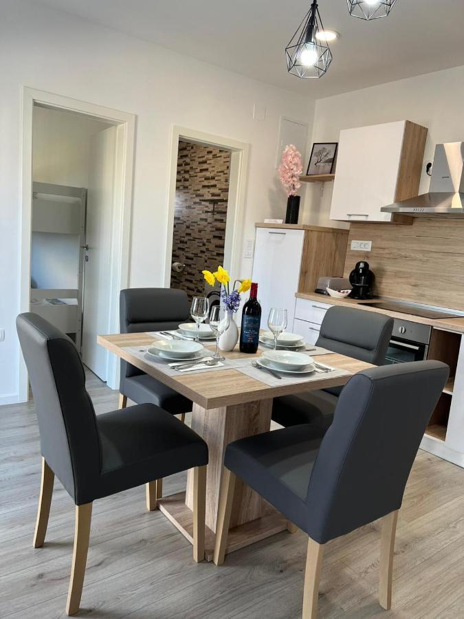 شقة Apartman Ana Crno المظهر الخارجي الصورة