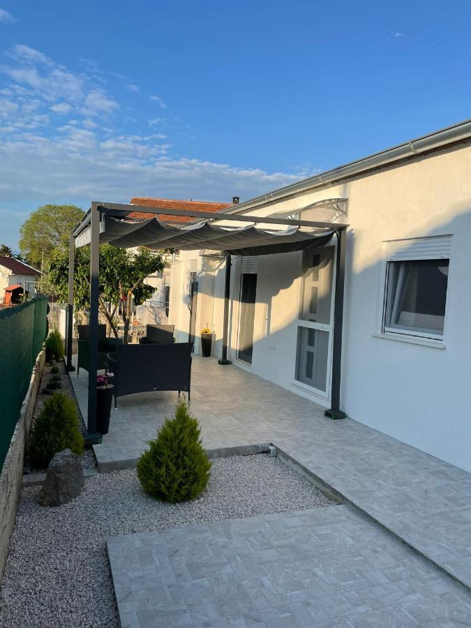 شقة Apartman Ana Crno المظهر الخارجي الصورة