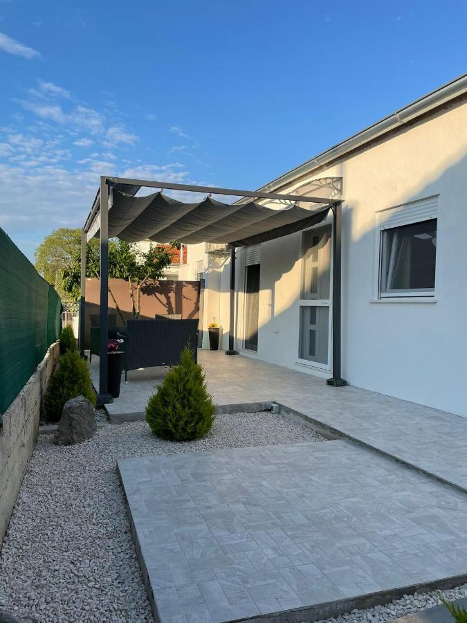 شقة Apartman Ana Crno المظهر الخارجي الصورة